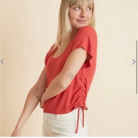 Marine Layer Lexi Ribbed Cinch Top in Baked Apple (XS) - Picture 3 of 5